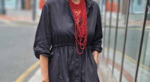 La AEMET lo confirma, vienen lluvias: Parfois rebaja al 50% el chubasquero estiloso que las mujeres del norte amarán