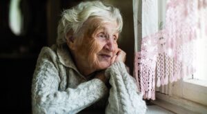 A los 100 años sigue trabajando 6 días a la semana y desvela su secreto para mantener una buena salud