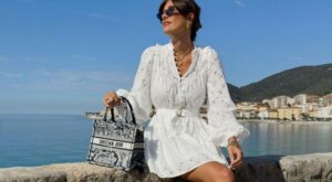 Lidl agotará el vestido de bordado suizo y manga francesa que amarán las mujeres elegantes este verano (por 9,99 euros)