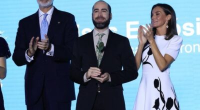El look elegante de Letizia en Girona que será la inspiración perfecta para invitadas en 2024 (y de una firma española)
