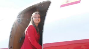 Leonor deslumbra en su debut como princesa en Lisboa con un impresionante traje rojo de Carolina Herrera