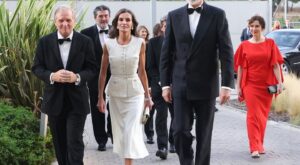 El clon low cost del conjunto de Letizia en los Premios Mariano de Cavia (rebajado en Zara y por menos de 40 euros)