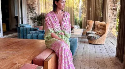 El vestido túnica elegante que Lidl agotará entre las de 50 estilosas: midi, holgadito y sienta bien a todas