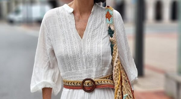 Cómo vestir elegante a los 60 con estos 5 vestidos con bordado inglés que sientan bien a todas y rejuvenecen el rostro