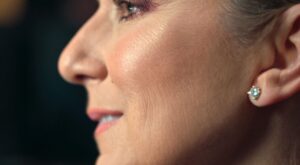 Celine Dion al natural: sin maquillaje y con melena rizada tras su gran actuación en la ceremonia inaugural de los JJOO