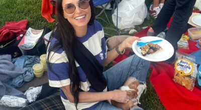 Demi Moore radiante junto a su nieta en un traje de baño que amarán las mujeres de 60: sencillo pero muy elegante