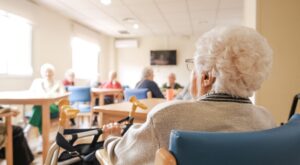 A sus 95 años, Sally Froelich revela el dulce que la ha mantenido joven durante medio siglo