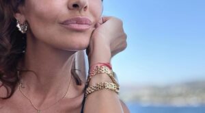 María José Suárez sorprende con un corte de pelo con flequillo recto que rejuvenece y amarán las mujeres de 50