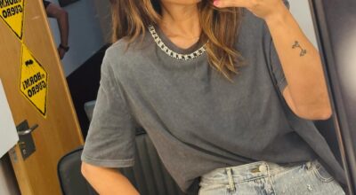 Nuria Roca al natural: sin maquillaje, con melena rizada y un vestido que potencia su bronceado