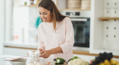 No es fruta: esta es la cena que previene la pérdida de memoria y que en España pocos conocen