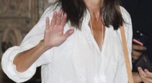 Letizia sorprende con una blusa boho elegante que potencia su bronceado y encontramos el clon en Zara por menos de 30€