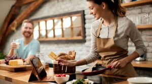 Lidl se supera y rebaja la raclette grill con piedra natural a un precio imbatible para los amantes del Gourmet