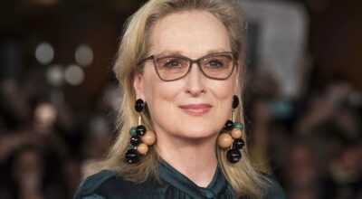 Meryl Streep brilla a sus 75 años con un vestido camisero combinado con accesorios que son pura estética años 90 y 2000