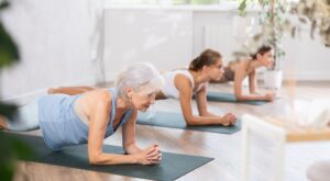 A sus 70 años desvela la rutina de 5 ejercicios que realiza diariamente para mantenerse en forma