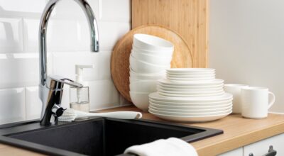 Ni vinagre blanco ni bicarbonato: este es el truco infalible y natural para desatascar tu fregadero de una vez por todas