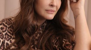 Zara agotará los 5 vestidos más elegantes con el estampado rey del otoño: juveniles y en tendencia (desde 22€)