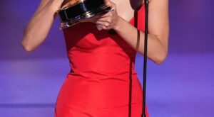 Noche de sorpresas en los Emmy: Shôgun se corona como la mejor serie dramática y Jeremy Allen White triunfa con The Bear