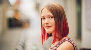 Cortes de pelo adolescentes: ¿moda pasajera o reflejo de su búsqueda de identidad? Cómo manejarlo como padres