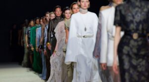 Estos son los colores que protagonizarán las tendencias de moda en otoño/invierno 2024-2025 según las pasarelas