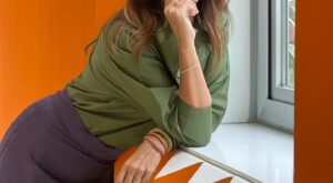 Mariló Montero triunfa con su combinación perfecta de colores tendencia y stilettos de animal print