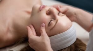 El secreto para combatir la deshidratación, unificar el tono y tratar las manchas después del verano, según expertos