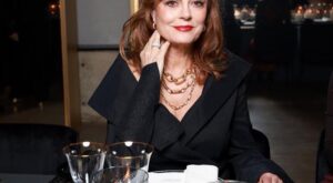 Labios radiantes después de los 60: evita estos 3 errores para un maquillaje que favorezca tu rostro