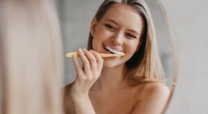 Amazon rebaja la pasta de dientes blanqueadora que arrasa en ventas: refrescante, duradera y con 17.000 valoraciones