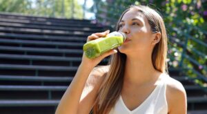 Una dietista desvela las 6 bebidas matutinas más efectivas para quemar grasa abdominal rápido