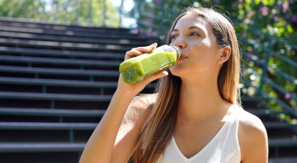 Una dietista desvela las 6 bebidas matutinas más efectivas para quemar grasa abdominal rápido
