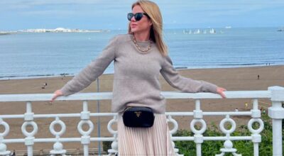 5 faldas satinadas de Zara que respiran lujo silencioso y amarán las mujeres elegantes de 60 (desde 22,95 euros)