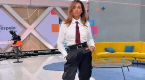 Estos pantalones cargo de Stradivarius son perfectos para vestir moderna después de los 50 en otoño 2024