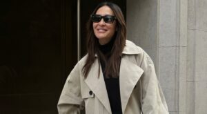 Vicky Martín Berrocal arrasa con la gabardina de corte oversize que favorece a todas y tenemos su clon ‘low cost’ en H&M