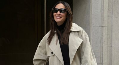 Vicky Martín Berrocal arrasa con la gabardina de corte oversize que favorece a todas y tenemos su clon ‘low cost’ en H&M