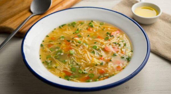 Sopa para cenar todos los días: ¿un hábito saludable o un error? Esto es lo que dicen los expertos