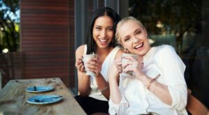 Los científicos de Harvard lo tiene claro: este hábito aumenta la felicidad de las mujeres (y no cuesta nada)