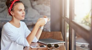 «Creo que todavía quiero a mi ex y tengo pareja»: por qué nos sentimos así y qué podemos hacer, según una psicóloga