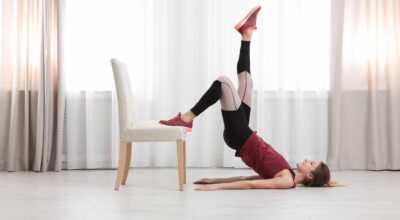 Pilates en silla: la rutina ideal para unos abdominales fuertes sin debilitar la espalda y la zona lumbar