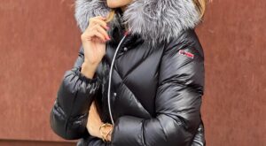 Decathlon rebaja al 60% el plumífero elegante que parece de marca y arrasa entre las mujeres de 60: calentito y estiliza