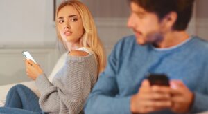 Cómo mantener tu relación fuerte, saludable y lejos de cualquier infidelidad, según una psicóloga y terapeuta de parejas