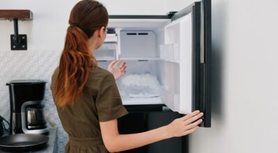 El truco que desconocías para evitar heladas en tu congelador y ahorrar dinero cada mes con esto que tienes en casa