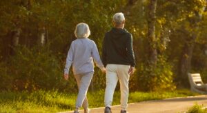 ¿Tienes más de 65? Este sencillo hábito diario te ayudará a mantenerte joven y saludable, según un estudio