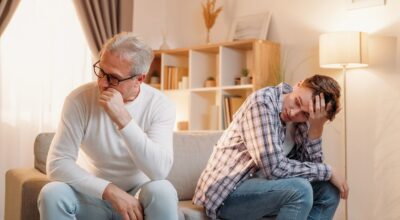 Comentarios que los hijos prefieren evitar oír en su vuelta a casa por fiestas (y cómo mejorar la relación familiar)