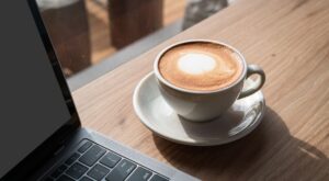 Soy gastroenterólogo y este es el superalimento que añado al café para mejorar mi digestión y bienestar