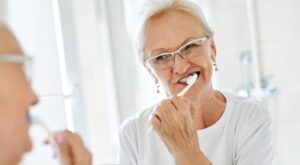 Una dentista desvela los 3 momentos del día en los que no deberías cepillarte los dientes