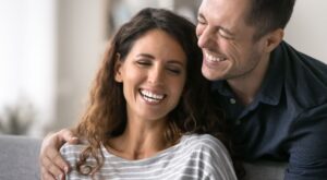 5 frases que reflejan la fortaleza de tu relación y cómo construir una conexión duradera, según una psicóloga experta