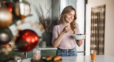 ¿Un hábito matutino inofensivo? Este podría acelerar el deterioro cognitivo, según un estudio