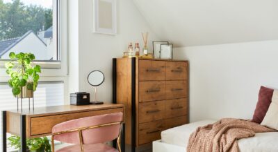 Descubrí el secreto para aprovechar el espacio en mi dormitorio con IKEA: un cabecero con almacenaje por solo 29,99€