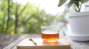 La bebida antioxidante con el hueso de esta fruta es lo que necesitas para combatir los resfriados, según una experta