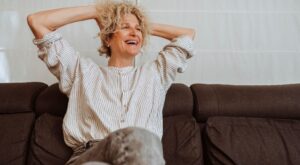 Soy estilista y esto es lo que siempre recomiendo a mis clientas de más de 50 años para lucir una melena sana y fuerte