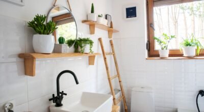 Mi baño pequeño era un caos hasta que fiché la estantería rebajada de Lidl por 29,99 euros para tener todo ordenado